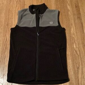 Outbound fleece grey/black pocketed vest.
